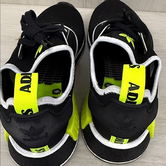 Adidas NMD R1 - Picture 7 of 10